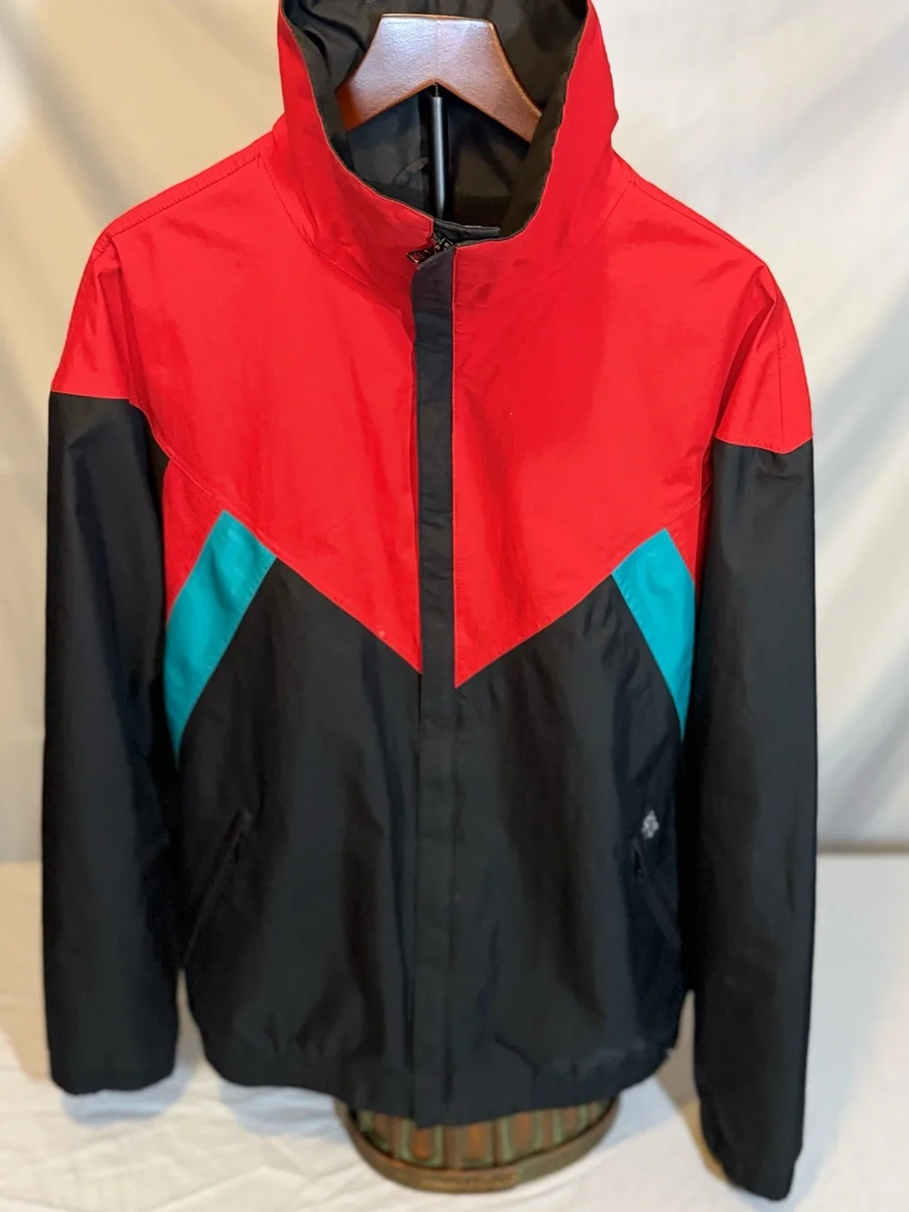 Vintage 1980s SKYR Men's Ski Jacket in Black, Red & Teal Size Large (Y41)